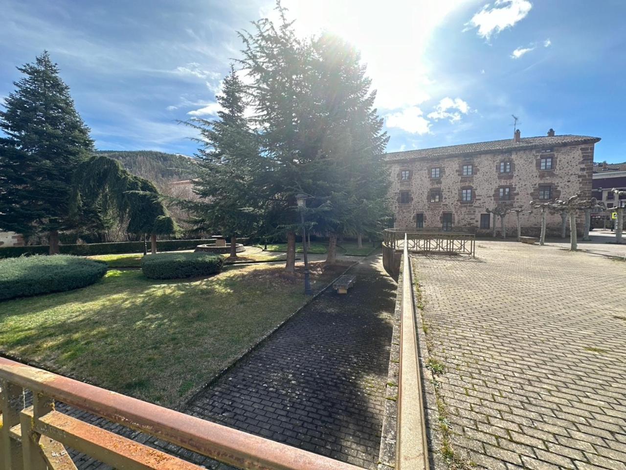 Hotel Y Albergue Real Fabrica De เอซกาไรย์ ภายนอก รูปภาพ