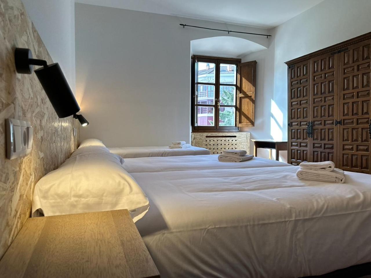 Hotel Y Albergue Real Fabrica De เอซกาไรย์ ภายนอก รูปภาพ